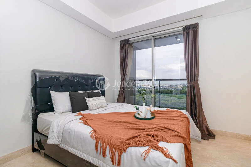 Bedroom Low Floor Studio Apartment with City View at Gold Coast Apartment