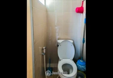 Bathroom 2BR Apartment with Kolam Renang dan City View at Green Palm Residence