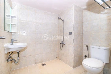 Bathroom Studio Apartment with  View at Tamansari The Hive