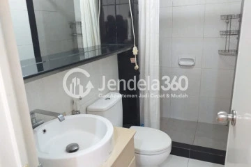Bathroom 1BR Apartment with City View at Mediterania Garden Residence 2