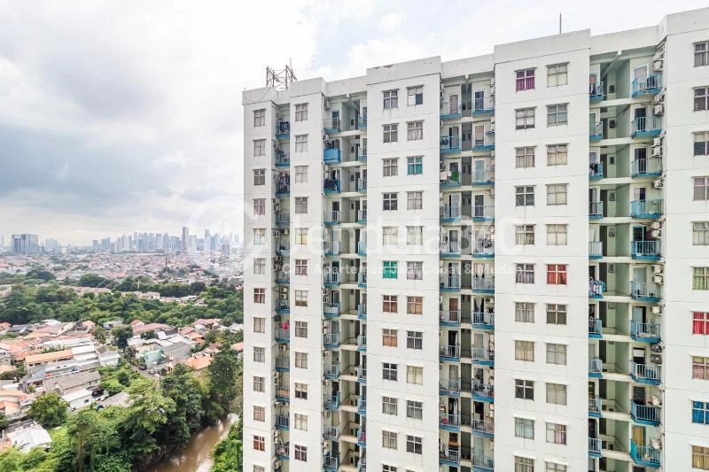 Balcony Middle Floor 2BR Apartment with City View at Pancoran Riverside Apartment