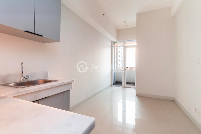 Living Room Good Deal 2BR Apartment at Vasanta Innopark Apartment High Floor