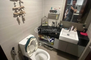 Bathroom Studio The Crest West Vista Puri Apartment at High Floor