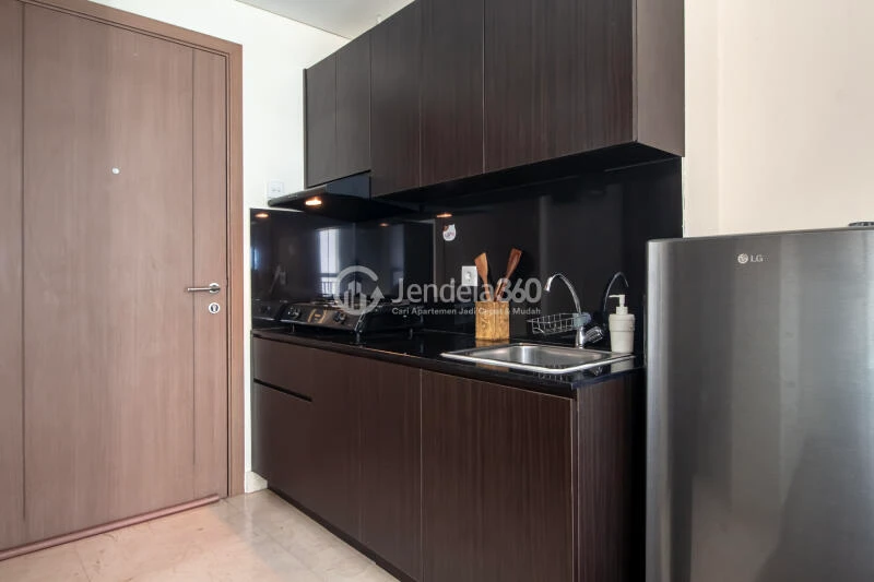 Kitchen High Floor Studio Apartment with City View at Puri Orchard Apartment