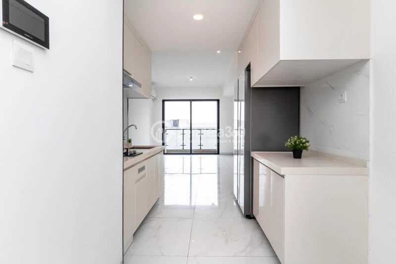 Kitchen 3BR Sky House BSD Apartment at Middle Floor