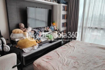 Bedroom 1 Well Furnished 1BR Apartment Middle Floor with City View at AKR Gallery West Residence