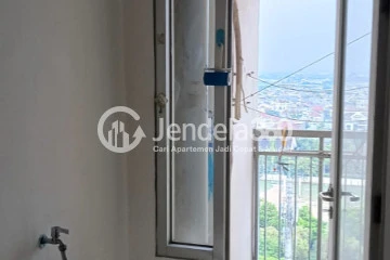 Kitchen Middle Floor 2BR Apartment with  View at Green Lake Sunter Apartment