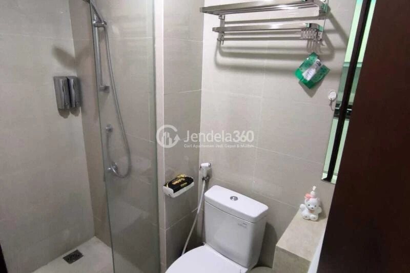 Bathroom Spotless Studio Apartment at Puri Mansion Tower B