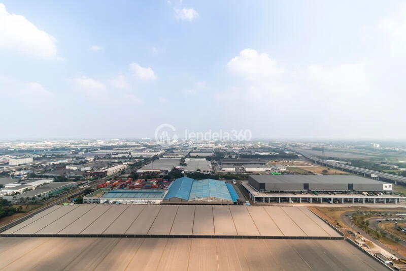 Balcony Strategic Location 1BR Apartment High Floor with City View at Vasanta Innopark Apartment