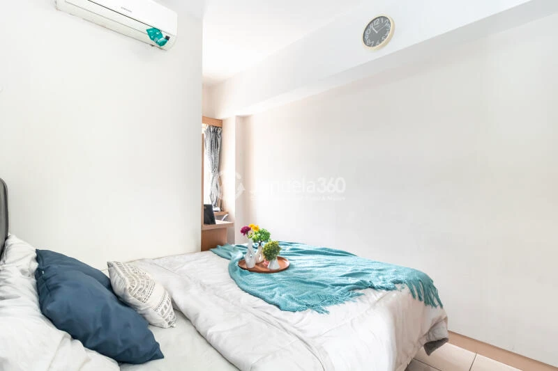 Bedroom 1 Low Floor 2BR Apartment with  View at The Springlake Summarecon