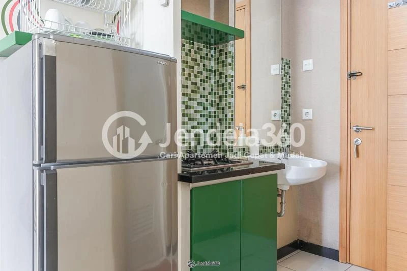 Kitchen Good Deal Studio Apartment Middle Floor with City View at Signature Park Apartment