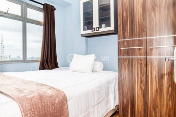 Bedroom 1 Low Floor 2BR Apartment with City View at Serpong Green View Apartment