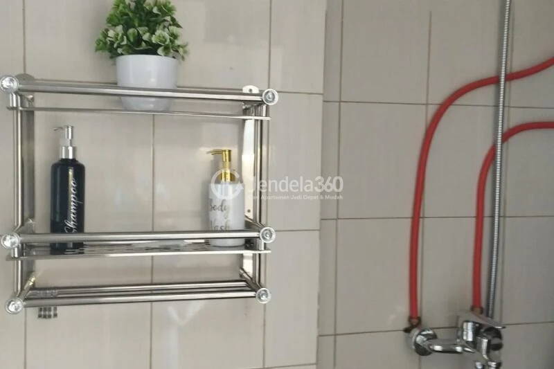Bathroom Studio Apartment with 0 View at Metropolitan Park Bekasi
