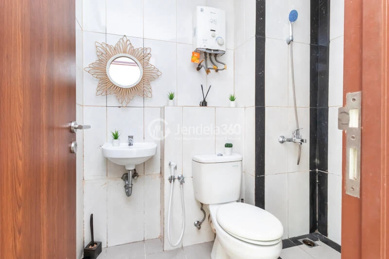 Bathroom Studio Grand Kamala Lagoon Apartment at Low Floor