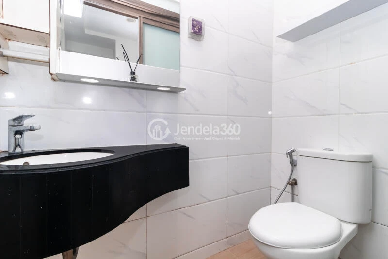 Bathroom Studio Sky House BSD Apartment at High Floor