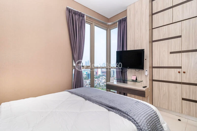 Bedroom 1 Relaxed 3BR Apartment Low Floor with City View at Taman Anggrek Residence