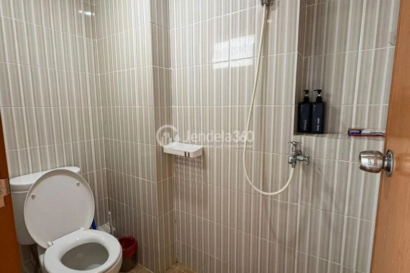 Bathroom Relaxed 2BR Apartment Low Floor with  View at Cinere Resort Apartment