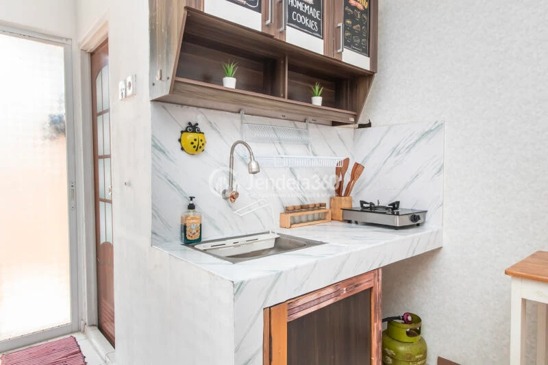 Kitchen Green Palm Residence 2BR Tower C