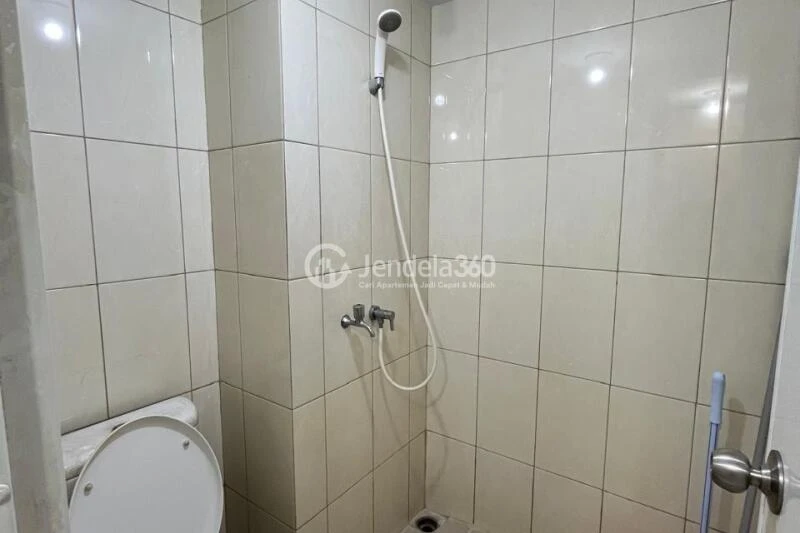 Bathroom Studio The Springlake Summarecon Apartment at High Floor