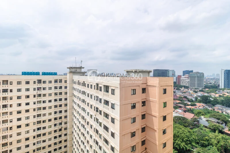 Balcony High Floor Studio Apartment with City & Pool View at Kebagusan City Apartment