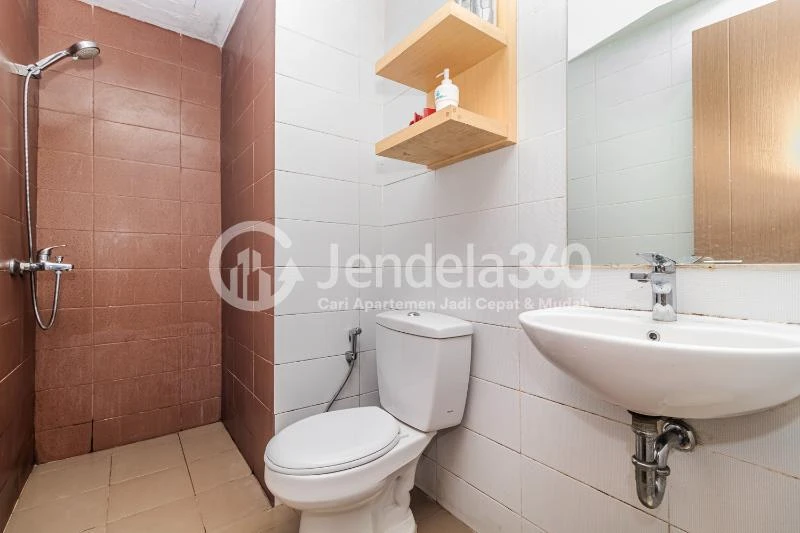 Bathroom Puri Orchard Apartment 2BR Fully Furnished