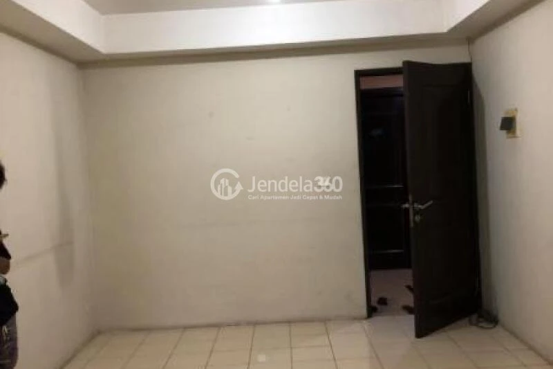 Bedroom Low Floor Studio Apartment with Swimming Pool View at Metropark Condominium