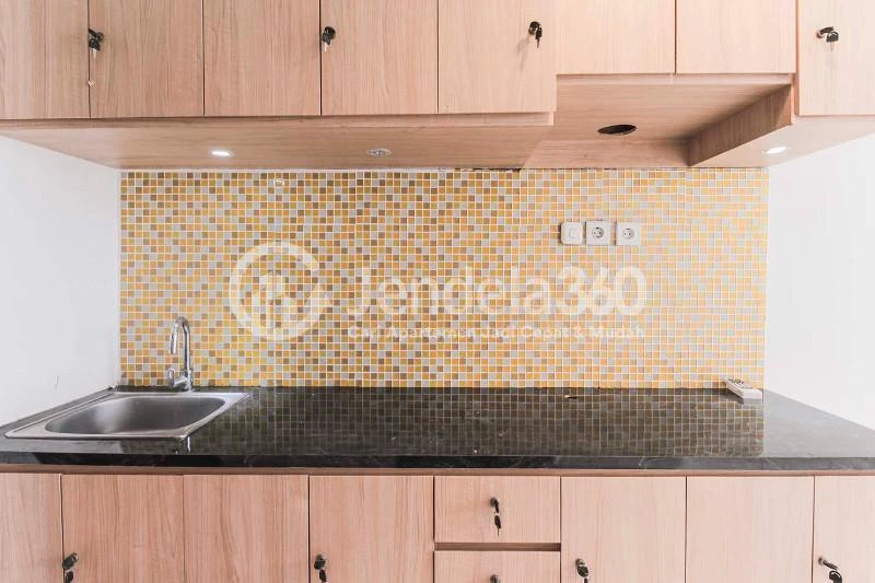Kitchen Relaxing Studio Apartment at The Crest West Vista Puri on Lower Ground
