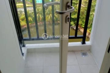Bedroom Affordable Studio Apartment Low Floor with City View at Green Lake View Apartment