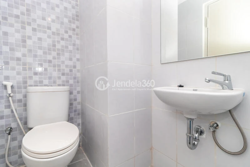 Bathroom Lovely Studio Apartment Middle Floor with City View at Tokyo Riverside Apartment