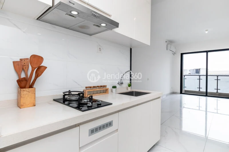 Kitchen 3BR Sky House BSD Apartment at Middle Floor