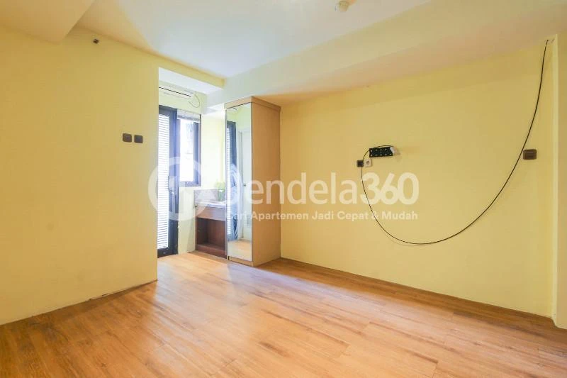 Bedroom Low-Cost Studio Apartment with City View at Kebagusan City Apartment