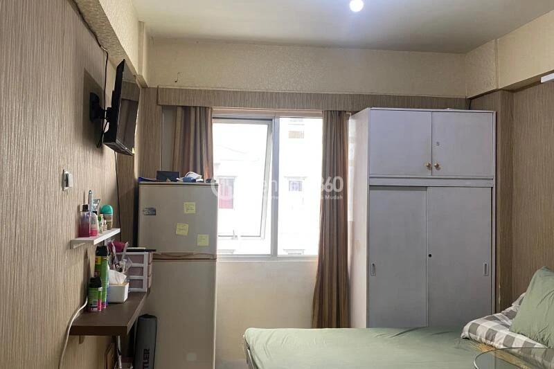 Bedroom Good Deal Studio Apartment Low Floor with Swimming Pool View at East Park Apartment