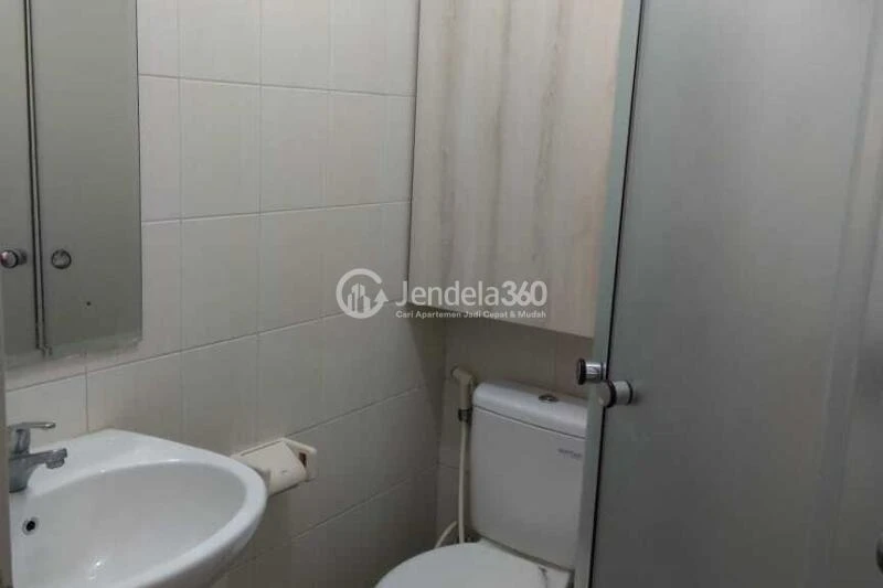 Bathroom Trendy 2BR Apartment Middle Floor with City View at Signature Park Grande