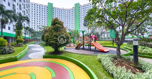 Outdoor Playground - Green Lake View Apartment