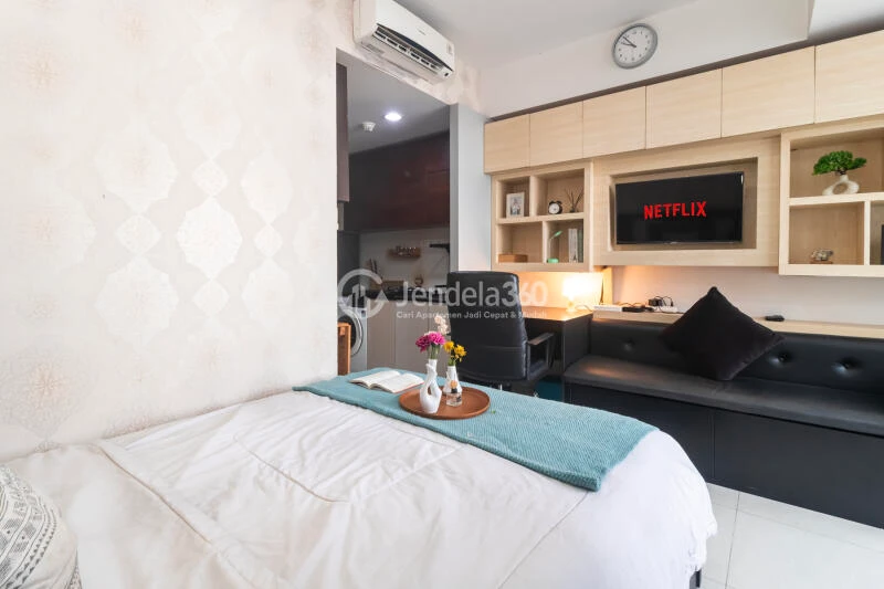 Bedroom Studio The Crest West Vista Puri Apartment at High Floor