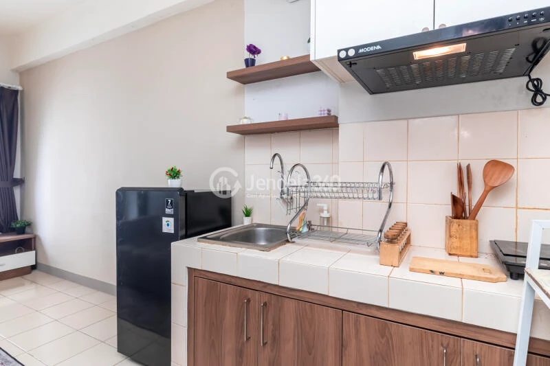 Kitchen Comfortable 2BR Apartment Low Floor with city View at Serpong Green View Apartment