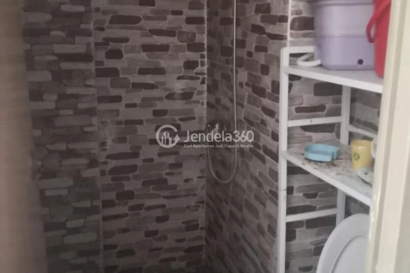 Bathroom Simply Look Studio Apartment Low Floor with  View at East Park Apartment