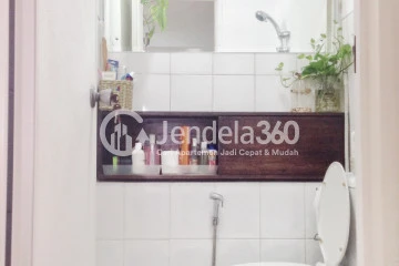 Bathroom 1BR Apartment with City View at Kalibata City Apartment