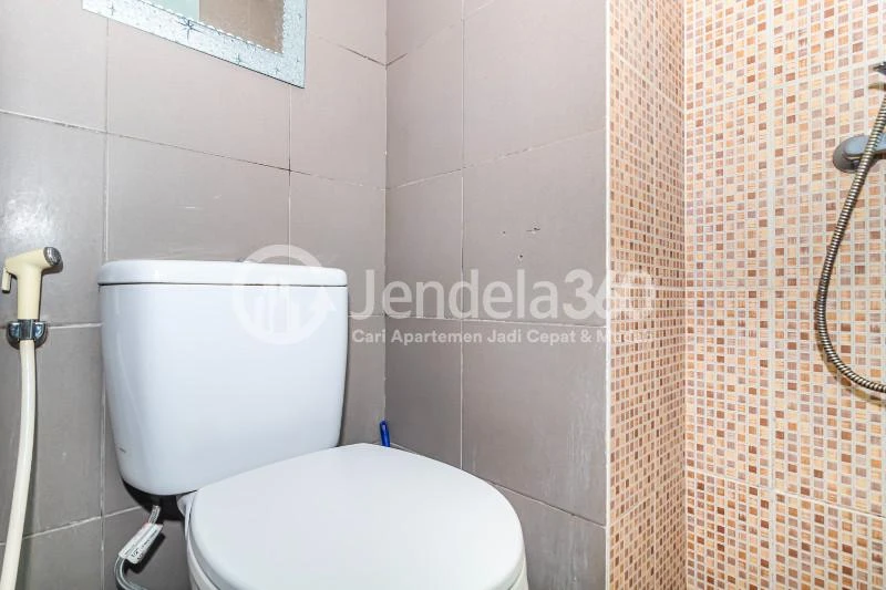 Bathroom Low Floor Studio Apartment with City View at Signature Park Apartment