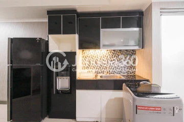 Kitchen 2BR Green Central City Apartment at High Floor