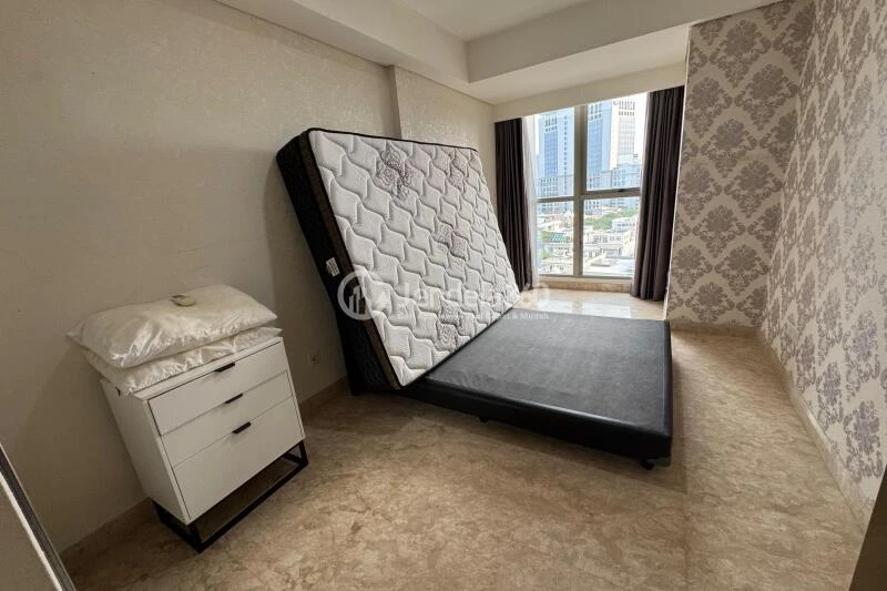 Bedroom Low Floor 1BR Apartment with City View at Gold Coast Apartment