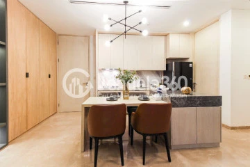 Dining Room 3BR Izzara Apartment at Middle Floor