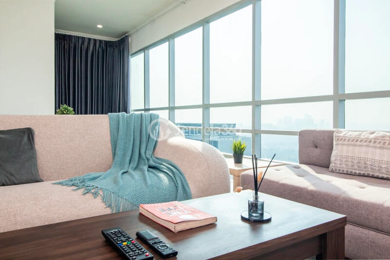 Living Room High Floor 3BR Apartment with City View at Sahid Sudirman Residence