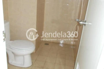 Bathroom 2BR Apartment with  View at Green Lake Sunter Apartment
