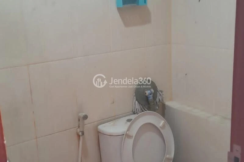 Bathroom Spotless Studio Apartment Low Floor with city view View at Green Lake View Apartment