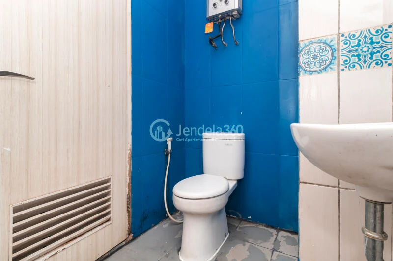 Bathroom Low Floor Studio Apartment with  View at Grand Kamala Lagoon Apartment