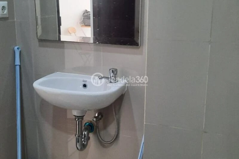 Bathroom Studio Pesona Depok Square Apartment at Middle Floor