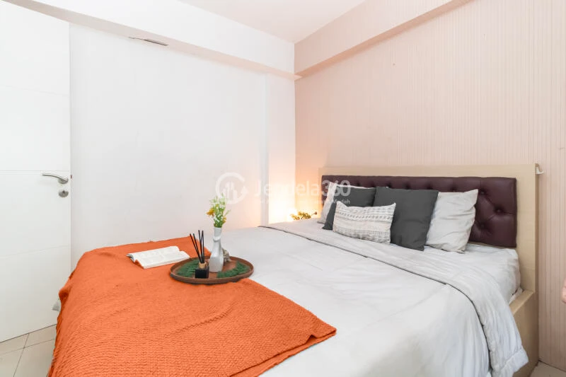 Bedroom Good Deal 1BR Apartment Low Floor with  View at Bassura City Apartment