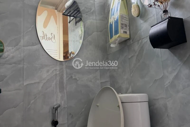 Bathroom Lovely Studio Apartment Low Floor with  View at Oak Tower Apartment