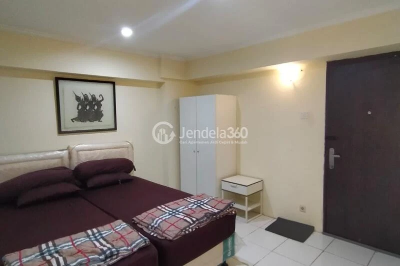 Bedroom Comfortable Studio Apartment Low Floor with City View at Kebagusan City Apartment